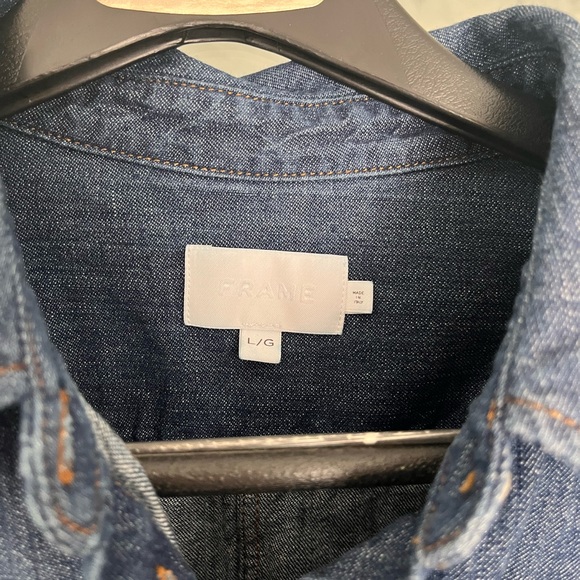 EUC- women’s Frame Denim 100% cotton Italian long sleeved button down shirt. - Picture 3 of 6